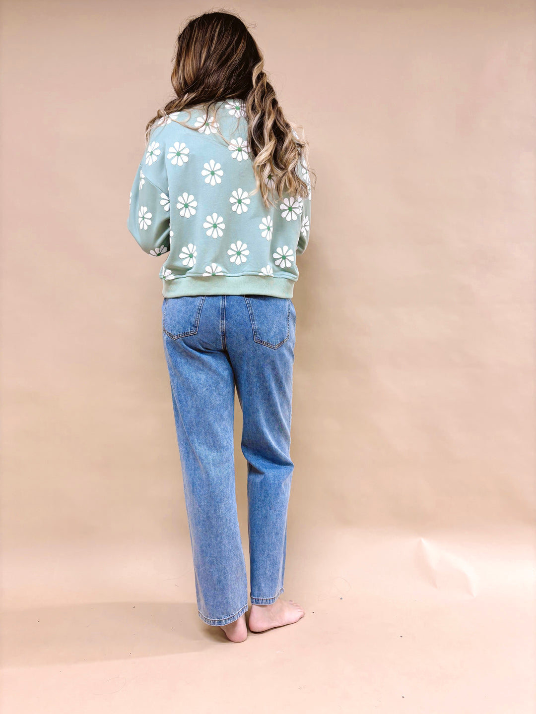 Amara Daisy Round Neck Sweatshirt